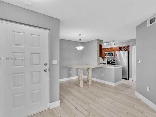 2851 N Oakland Forest Dr APT 111