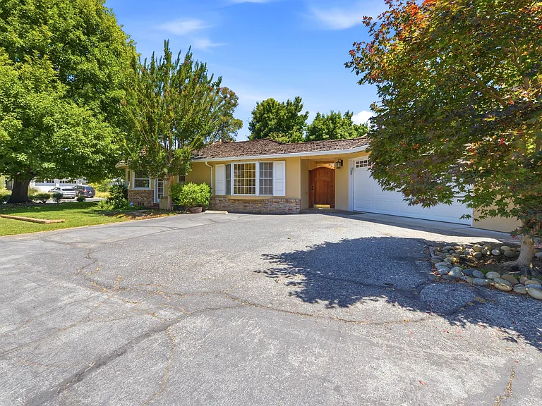 1825 White Oak Dr — Photo 35