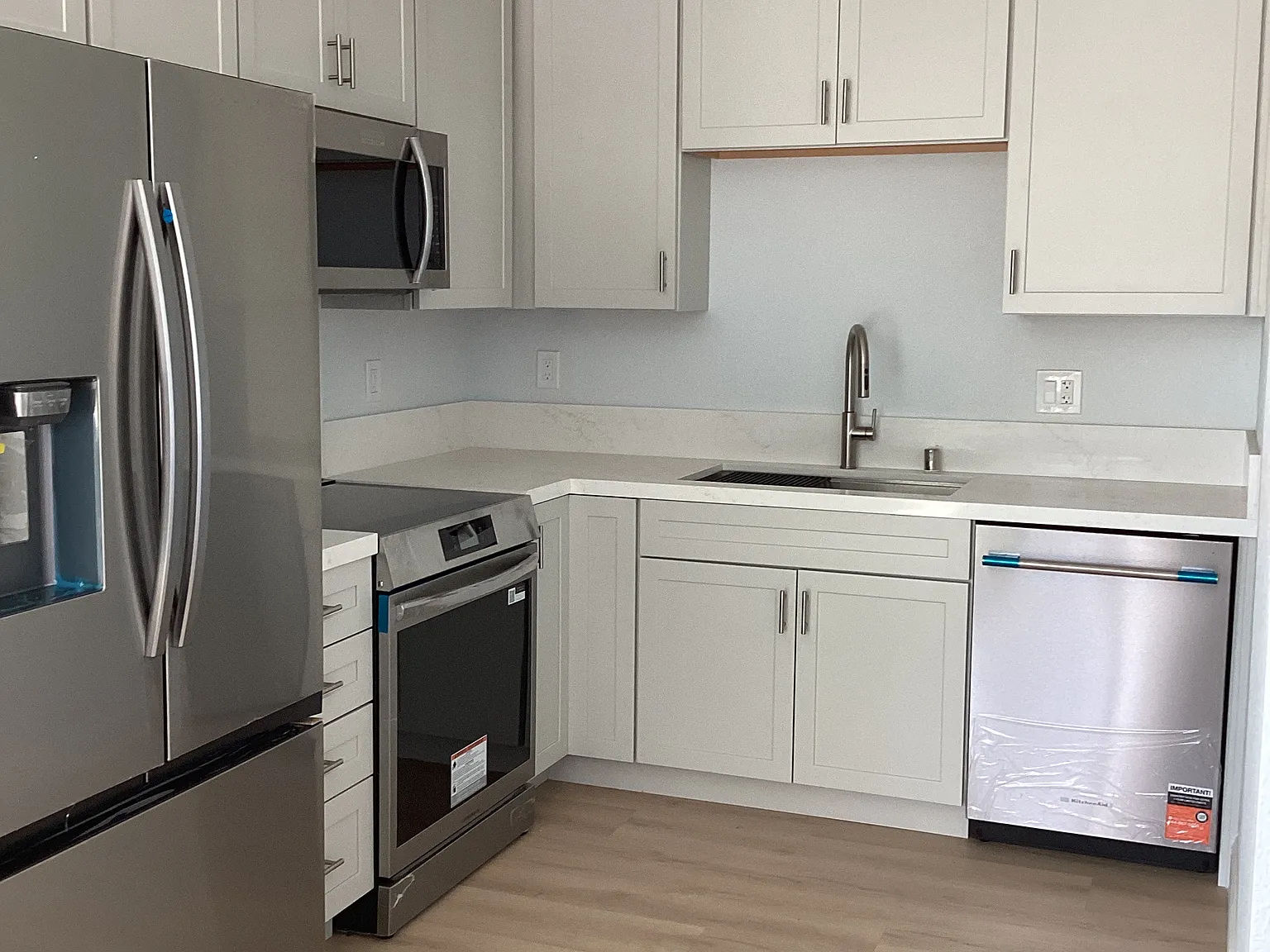 2 bed, 1.5 bath, 730 sqft, $2,999 — Photo 2