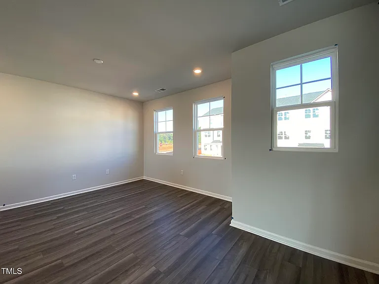 706 Gimari Dr — Photo 10