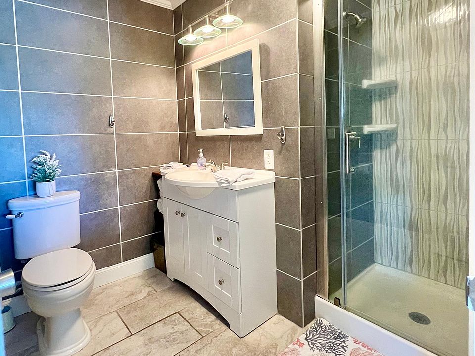 2nd bathroom upstairs.