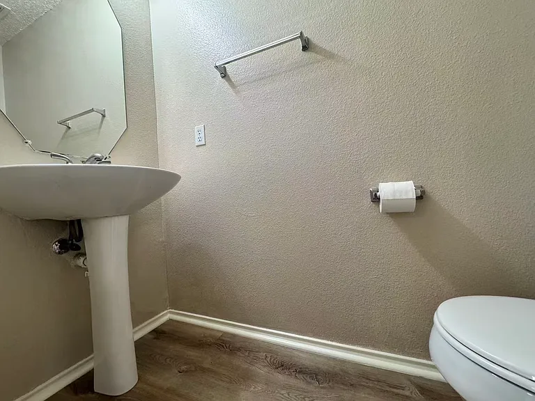 1202 Meadowgate Dr — Photo 9
