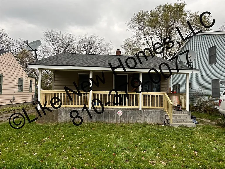 3702 Whitney Ave — Photo 1