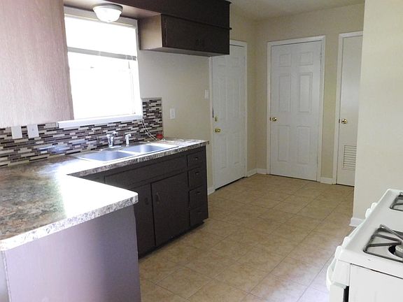 4th image of 1109 Alta Vista Dr