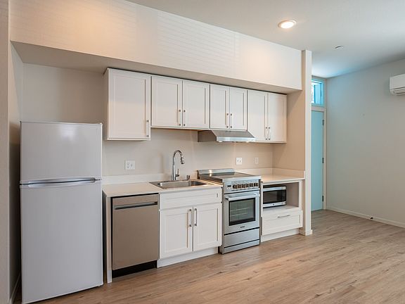 3rd image of 607 S Ainsworth Ave #304