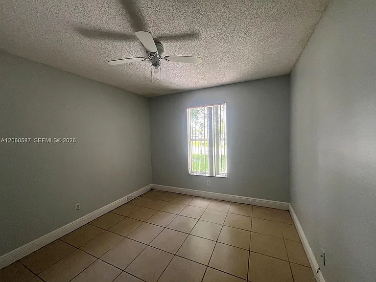 738 SW 9th St — Photo 11