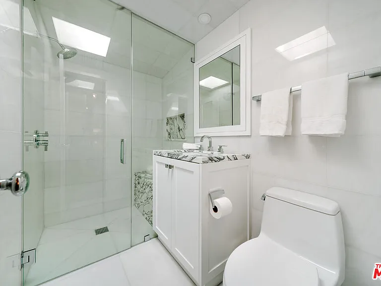 936 Palisades Beach Rd — Photo 13