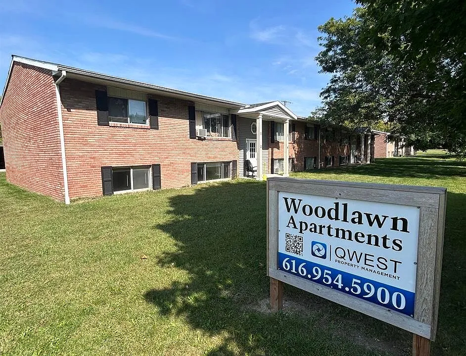 405-409 E Woodlawn Ave