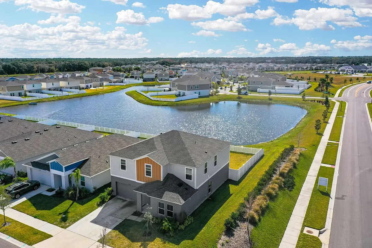 Building Photo - 12811 Twin Bridges Dr