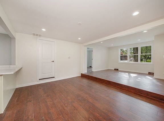 3rd image of 10243 S 86th Ct
