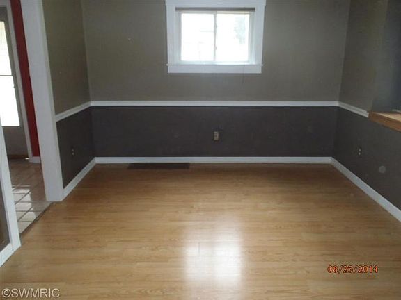 3rd image of 953 Van Buren Ave NW