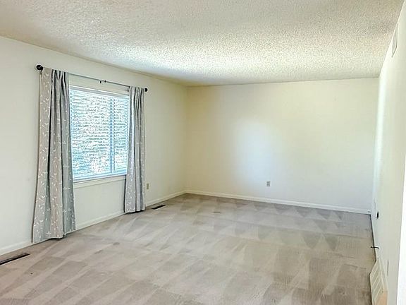3rd image of 10 Chaparral Ct
