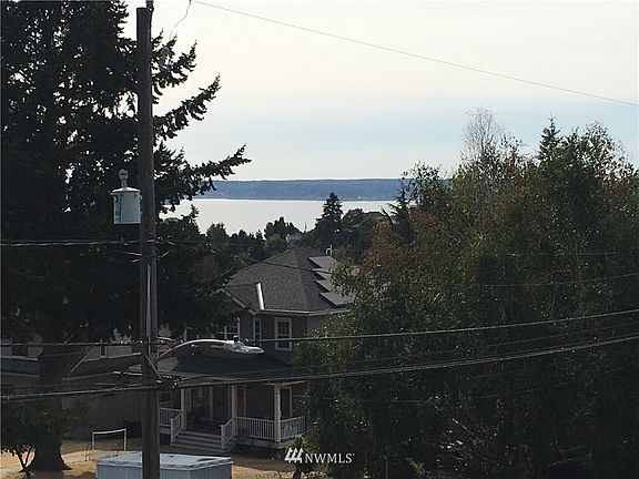 South facing sliding glass doors open to deck
