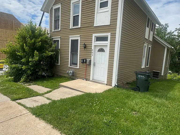902 N Harrison St — Photo 1