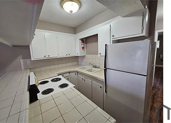 4131 NW 23rd St — Photo 3