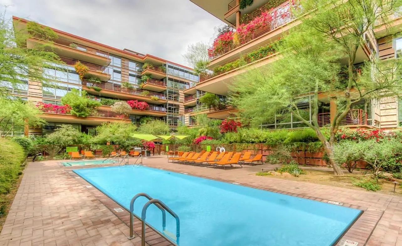 1 bed, 947 sqft, $2,450 — Photo 3