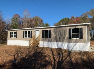 464 Lake Dr, Richlands, NC 28574