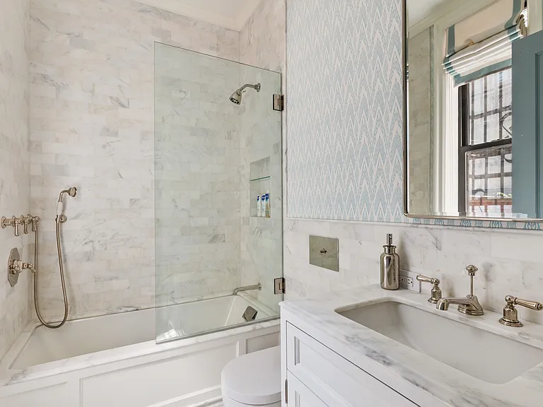 129 E 17th St #1 — Photo 21
