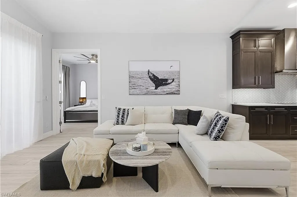 6 bed, 3.0 bath, 3246 sqft, $30,000 — Photo 3