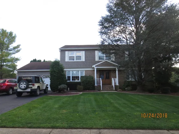 20 Tharp Ln, Marlboro, NJ 07746