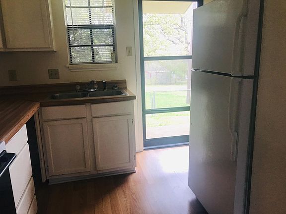 5th image of 1605 W Elm St