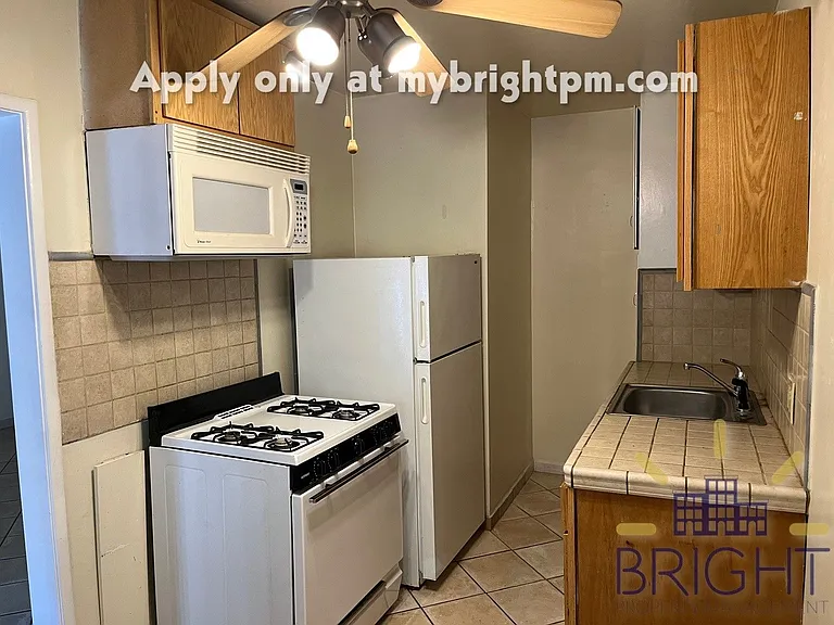 D Street Apartments — Photo 11