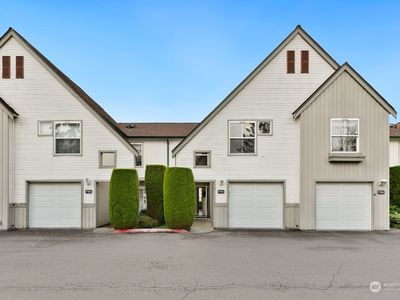 6711 S 239th Place #F104, Kent, WA, 98032