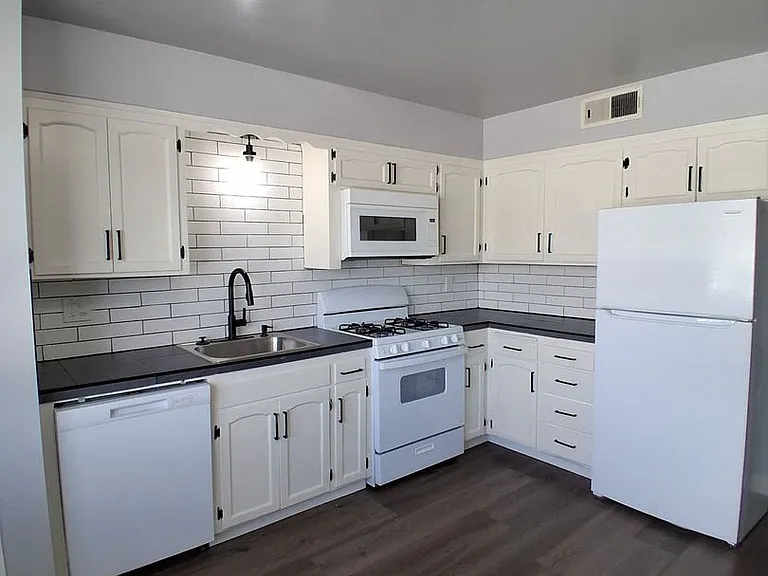 3331 E Sierra Madre Ave — Photo 5