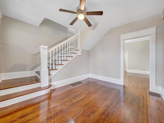 5th image of 909 Highland Ave SE