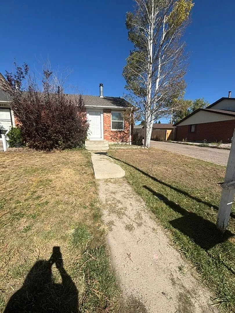 Great 2 Bedroom 1 1/2 Bath Townhouse in Sun Valley! — Photo 2