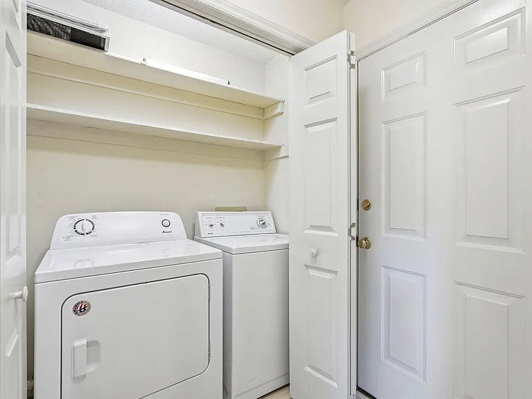 1424 Brookwood Dr — Photo 16