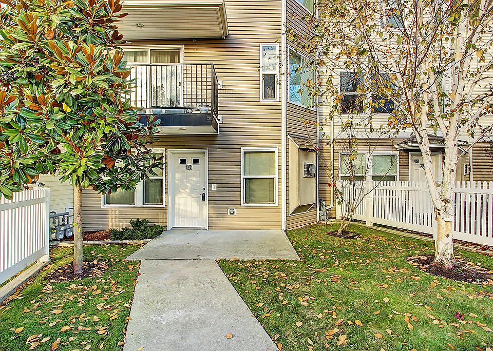 1st image of 3625 Everett Ave APT 104