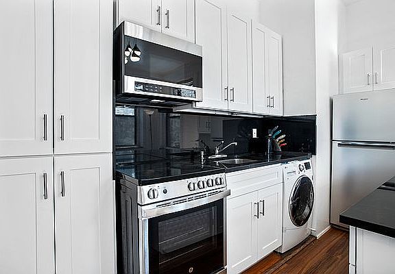 3rd image of 401 W 57th St APT 3A