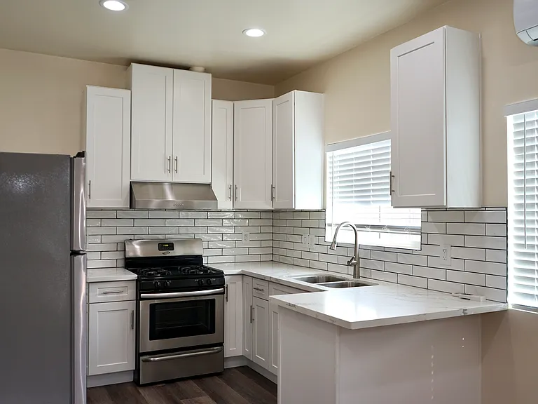 444 & 446-1/2 S Chicago St #446 — Photo 9