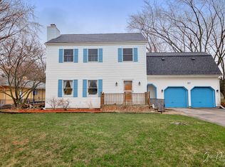 67 Magnolia Ln, Lindenhurst, IL 60046