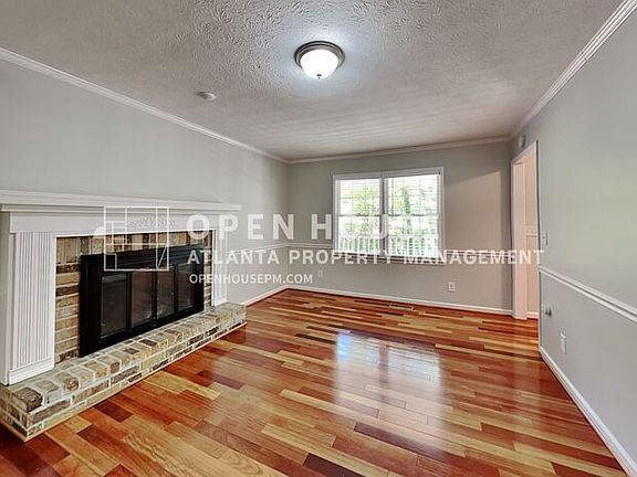 4th image of 2711 Raven Trl NE