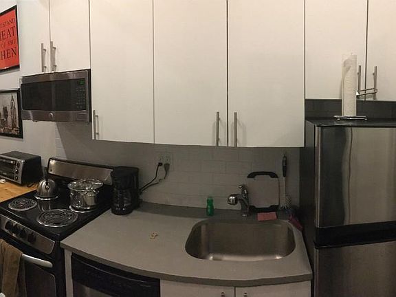 4th image of 409 W 48th St APT 1FE