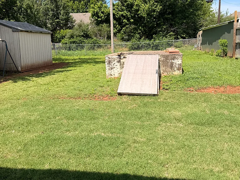 611 N Van Buren Ave — Photo 10