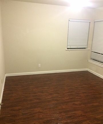 4th image of 334 Shelburn Dr