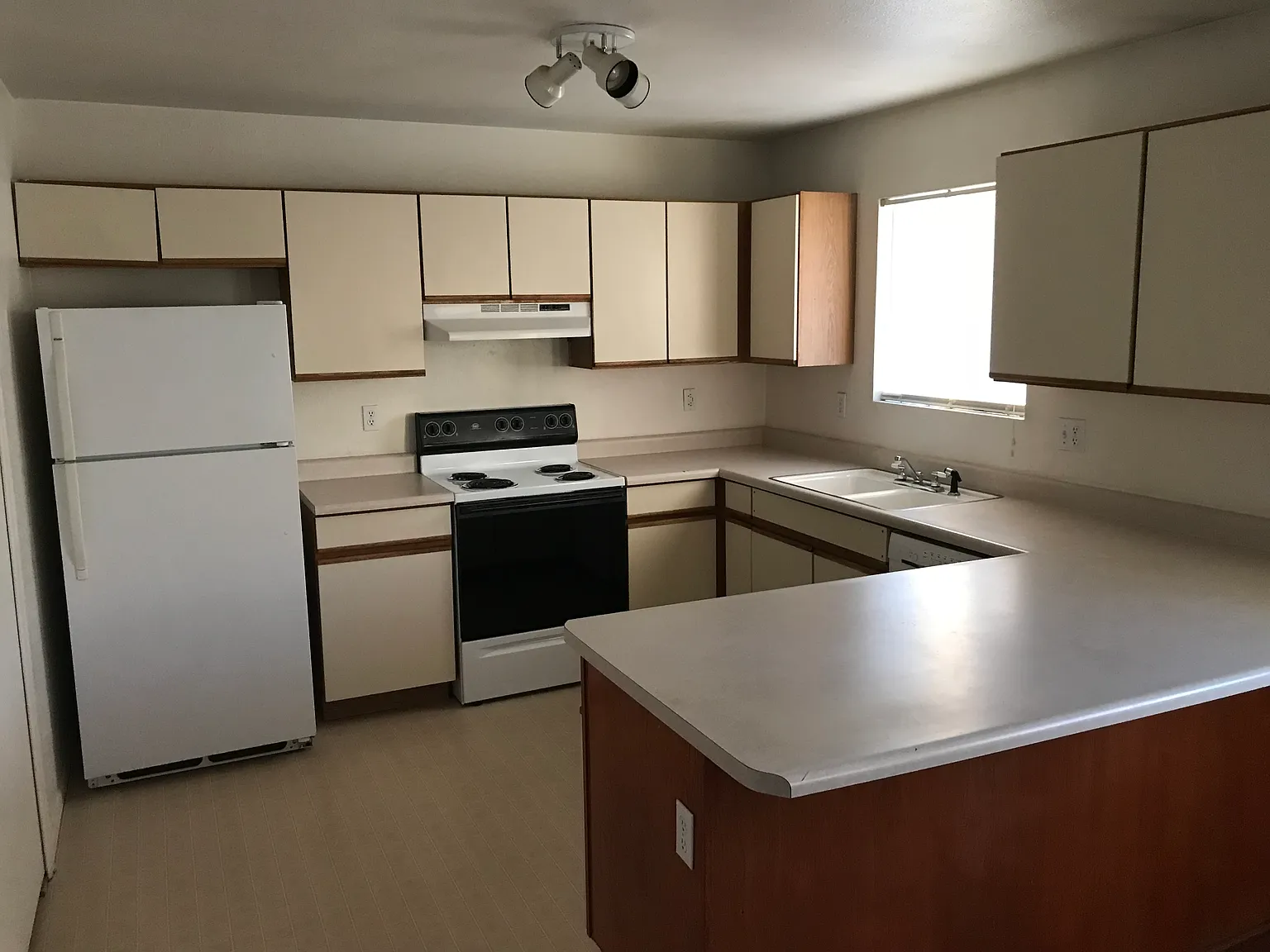 2 bed, 1040 sqft, $1,095 — Photo 2