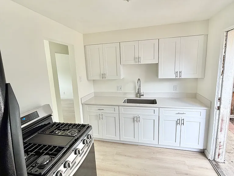 1149 Akron St #1 — Photo 12