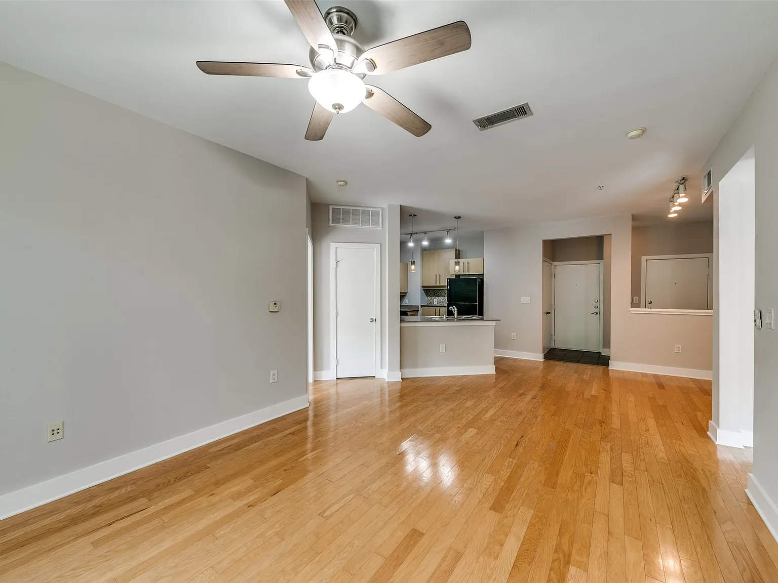 4414 Cedar Springs Rd — Photo 4