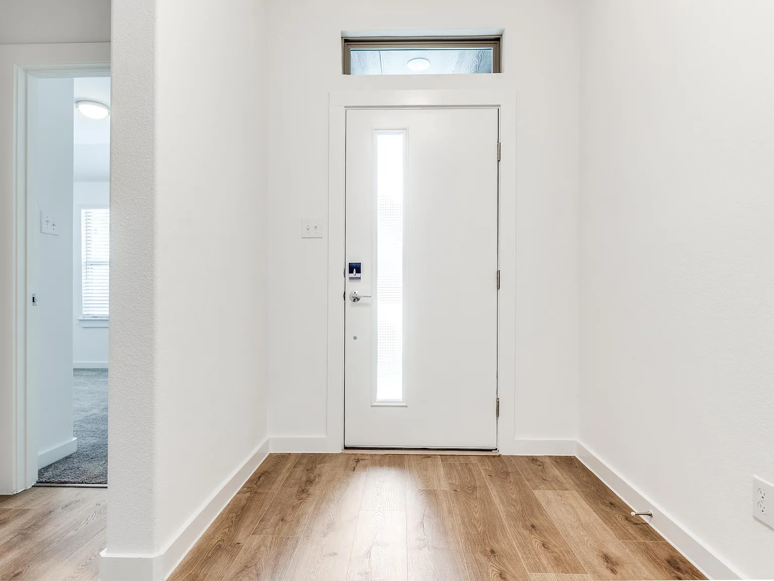 3 bed, 1992 sqft, $2,395 — Photo 3
