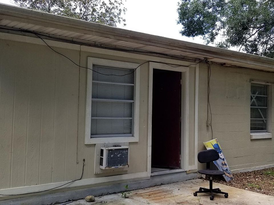 2nd image of 909 Santa Barbara Rd