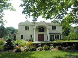 10 Westwood Ct, Dix Hills, NY 11746