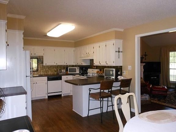 3rd image of 6206 Winchester Dr
