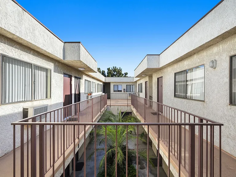 12603 Oxnard St #6 — Photo 15