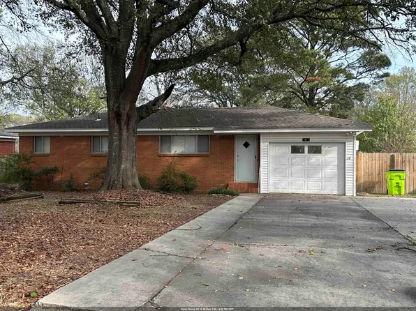 1617 Coker Hampton Dr, Stuttgart, AR 72160