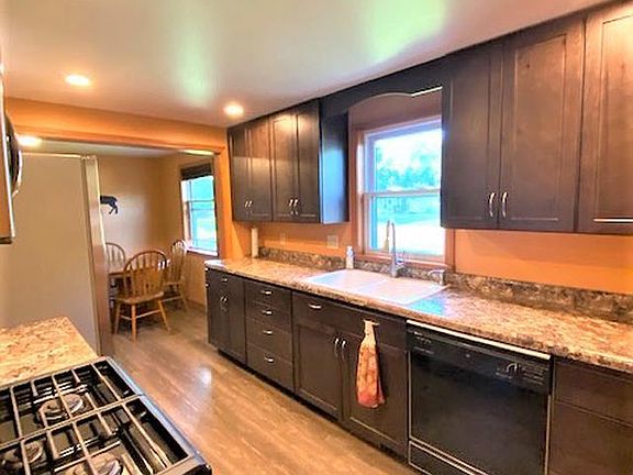 4th image of 152651 Lotus Ln