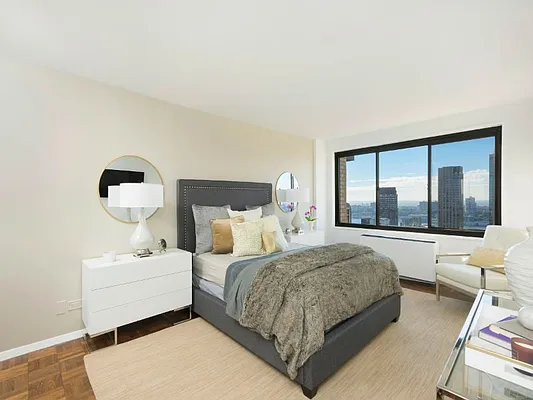 Sold by Sotheby's International Realty | media 17